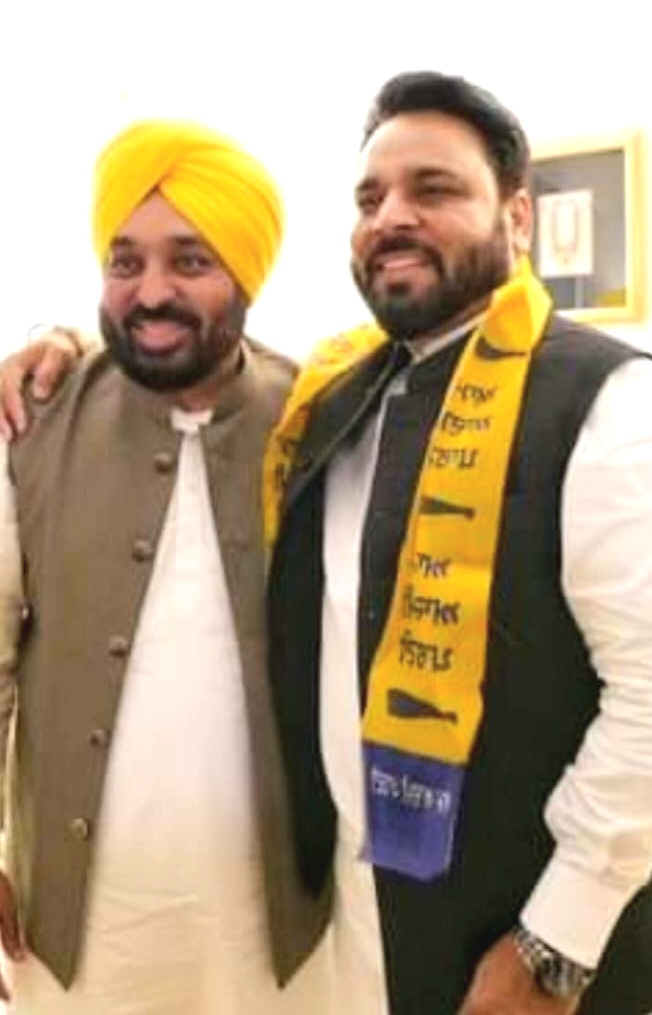 ਬਸਪਾ ਦਾ ਮੋਹਰਾ ਡਿੱਗਿਆ ਹੁਸ਼ਿਆਰਪੁਰ ਤੋਂ ਉਮੀਦਵਾਰ ਰਾਕੇਸ਼ ਸੁਮਨ ਨੇ 'ਆਪ' ਦਾ ਪੱਲਾ ਫੜਿਆ
